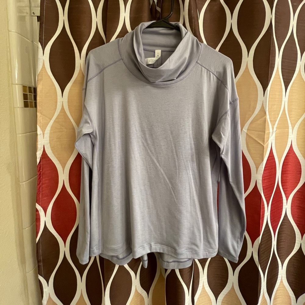 Lululemon long sleeve size 4